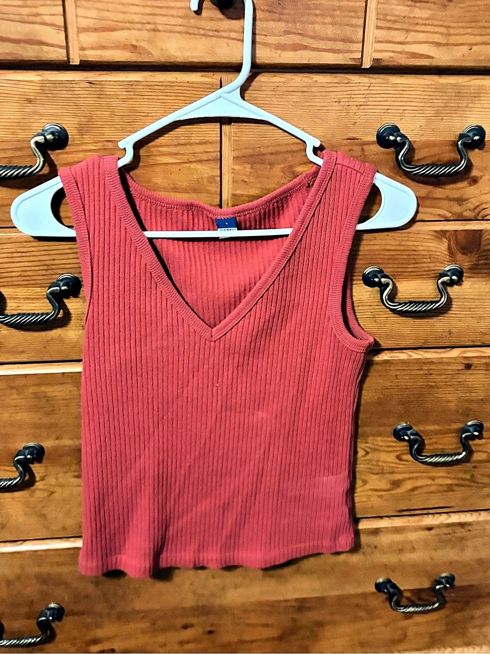 Old Navy Ribbed V-Neck Tank Top in Red